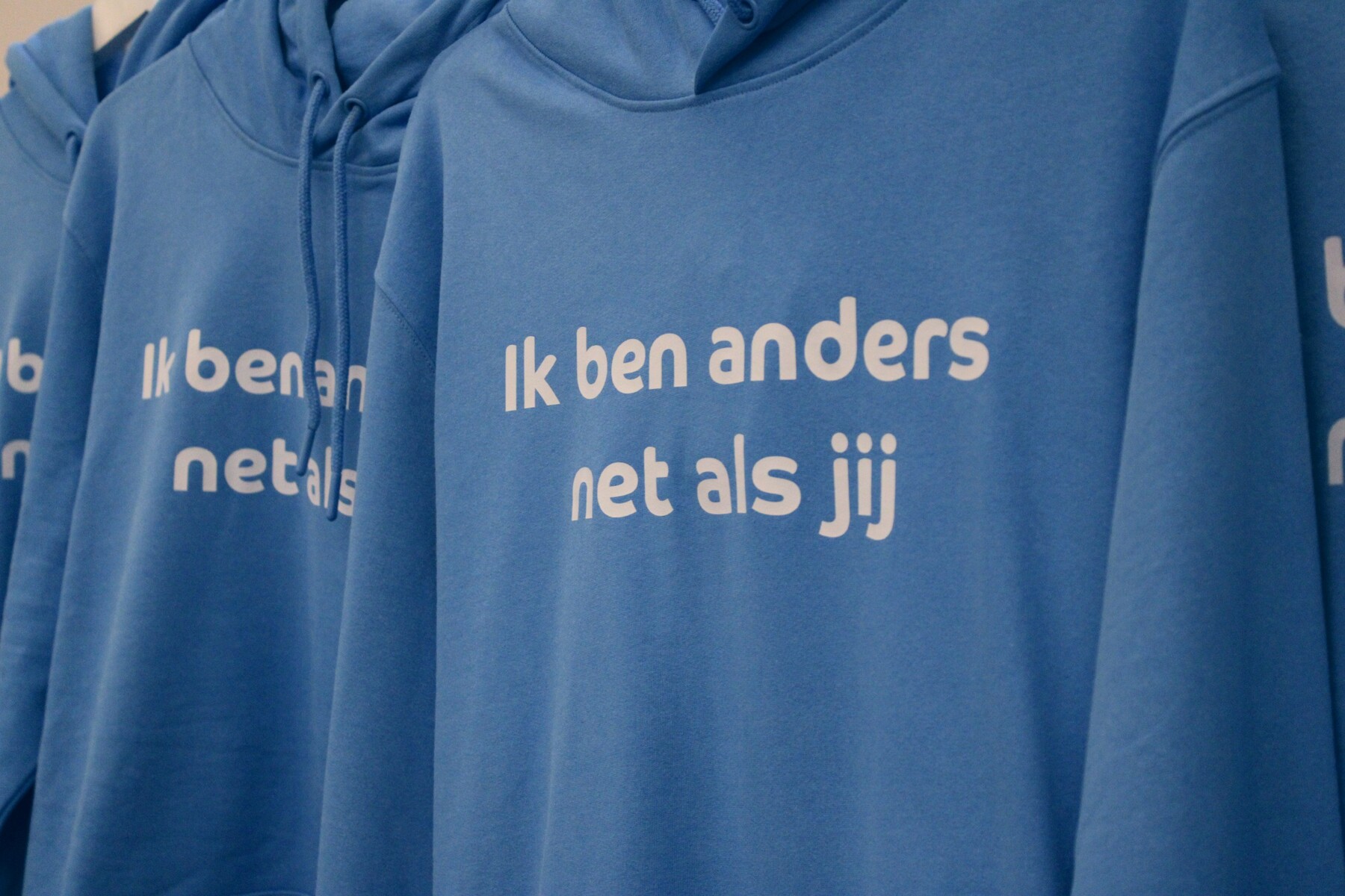 Hoodie 'Ik ben anders net als jij'